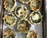 Foto del paso 5 de la receta: Docena de Canastitas de acelga con salsa blanca