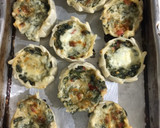 Foto del paso 5 de la receta: Docena de Canastitas de acelga con salsa blanca