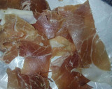 Foto del paso 1 de la receta: Huevos rotos con jamón muy fácil