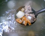 Hình bước làm 1 của món Hoành Thánh Tôm Thịt