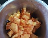 A picture of step 1 of Papaya Halwa.