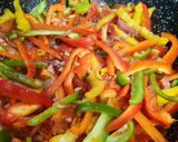 Tojásos lecsó kolbásszal recept fázis 2 fotója