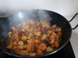 Arroz con pollo y patatas