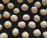Foto del paso 2 de la receta: Chipas de queso caseros con fécula de mandioca.