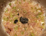 Foto del paso 5 de la receta: Choquitos a la plancha en su tinta, con aceite de ajo y perejil