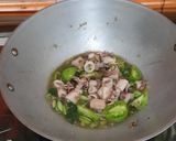 Foto langkah ke 4 dari resep Cumi pete oseng cabe ijo endos.