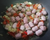 Foto del paso 2 de la receta: Estofado de longanizas con patatas 🍲