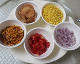 A picture of step 1 of Murmuri Bhel.