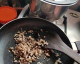 A picture of step 1 of Mushroom Spinach soup.