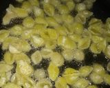 A picture of step 4 of Crispy and crunchy macaroni kurkury.