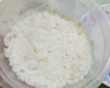 Foto langkah ke 2 dari resep Nasi Kepal Ayam Kecap.