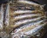 Foto langkah ke 1 dari resep Tumis ikan pindang pedas manis.
