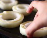 A picture of step 3 of Mozzarella Onion Rings.
