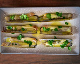 Foto del paso 4 de la receta: Navajas con vinagreta de mango y cilantro fresco