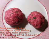 Foto del paso 2 de la receta: Hamburguesa XXL rellena de queso, con tomate y huevo