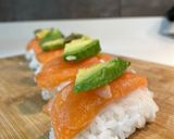 Foto del paso 4 de la receta: Sushi casero- Nigiri de salmón 🍣