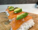 Foto del paso 4 de la receta: Sushi casero- Nigiri de salmón 🍣