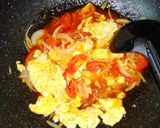 Foto langkah ke 6 dari resep Tomatoes with scrambled eggs (Orak Arik Telur Tomat).