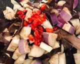 Foto langkah ke 3 dari resep Tumis Terong Jamur Kuping.