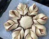Hình bước làm 5 của món Nutella Star Bread (Bánh Mì Bông Tuyết) dịp Giáng Sinh