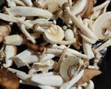 Foto del paso 1 de la receta: Gambones con salsa de setas