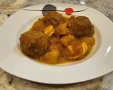 Foto del paso 6 de la receta Albóndigas de rape en salsa con patatas y gambones