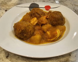 Foto del paso 6 de la receta: Albóndigas de rape en salsa con patatas y gambones