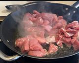 Foto del paso 1 de la receta: Estofado de pavo con guisantes