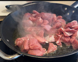 Foto del paso 1 de la receta: Estofado de pavo con guisantes