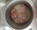 Foto del paso 1 de la receta: Pollo con miel-limón y consomé de pollo