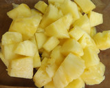 Foto del paso 1 de la receta: Piña y arándanos con zumo de mandarina y lima