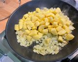 Une image de l'étape 8 de Trio de légumes sautés à l’ail, oignon et persil.