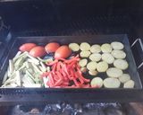 Foto del paso 3 de la receta: Cerdo a la chapa (planchetta) con vegetales