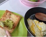 Foto langkah ke 7 dari resep Avocado toast mix Guacamole.