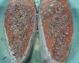 Foto langkah ke 4 dari resep Salmon Panggang dan Tumis Kembang Kol.