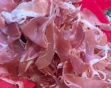 Foto del paso 1 de la receta: Tostas con jamón serrano y aguacate