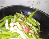 A picture of step 2 of Karonde and green chilli chunki hui.