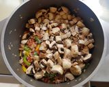Foto del paso 4 de la receta: Pasta con salsa de pavo, pimientos y champiñones