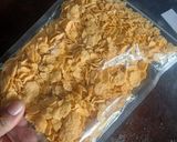 Foto langkah ke 1 dari resep Cornflakes Strawberry Praline.