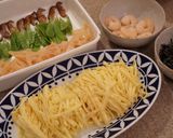 A picture of step 6 of Chirashizushi (Scattered Sushi) with salmon and shrimp - Japanese sushi.