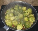 Foto del paso 2 de la receta: Coles de Bruselas al ajillo