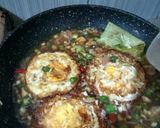 Foto langkah ke 4 dari resep Telur kecap manis pedas.