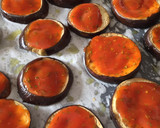 Foto del paso 3 de la receta: Minipizzas de berenjena 🍆🍕