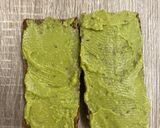 Foto del paso 4 de la receta: Tostadas de guacamole con huevo a la plancha y zumo de naranja