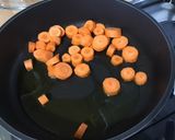 Une image de l'étape 5 de Pommes de terre, carottes et navets marteaux fruités.
