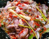Foto langkah ke 3 dari resep Tumis Cumi Asin Pete Jagung.