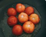 Hình bước làm 3 của món Lần đầu làm chuyện ấy..Cà chua 🍅 nhồi thịt😬
