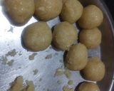 सूजी मलाई लड्डू (Suji malai Laddu recipe in hindi) रेसिपी चरण 7 फोटो