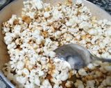 صورة لخطوة 3 من وصفة بوب كورن كراميل