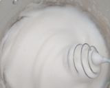 Hình bước làm 6 của món Bánh bông lan bằng nồi cơm điện